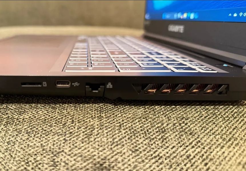 GIGABYTE G6 KF (Intel Core i7-13620H, 32GB, 1TB, RTX 4060 8GB) (KF-H3US864KH) laptop_gigabyte_g6 фото