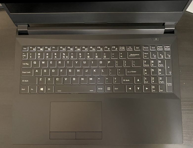 Maingear Clevo NH57AF1 (Ryzen 9 3900, 32GB, 1TB SSD, RTX 2070 8GB) laptop_clevo_2070 фото