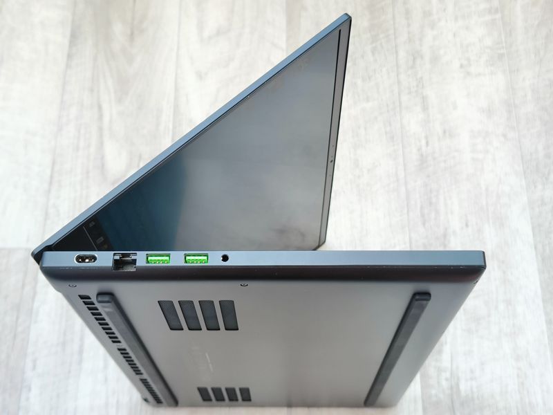 Razer Blade 15 (Intel Core i7-8750H, 16GB, 256GB SSD, GTX 1070 8GB) laptop_razer_15_1070 фото