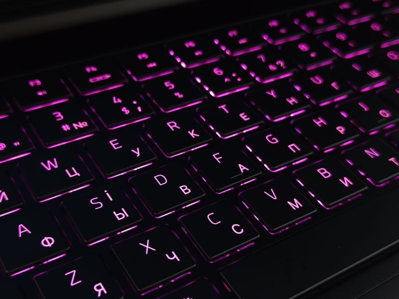 Razer Blade 15 (Intel Core i7-8750H, 16GB, 256GB SSD, GTX 1070 8GB) laptop_razer_15_1070 фото