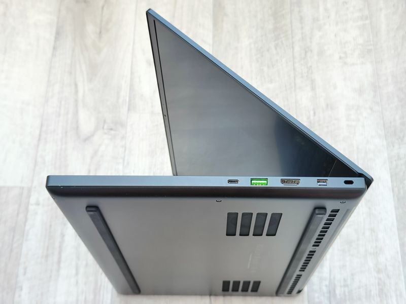 Razer Blade 15 (Intel Core i7-8750H, 16GB, 256GB SSD, GTX 1070 8GB) laptop_razer_15_1070 фото