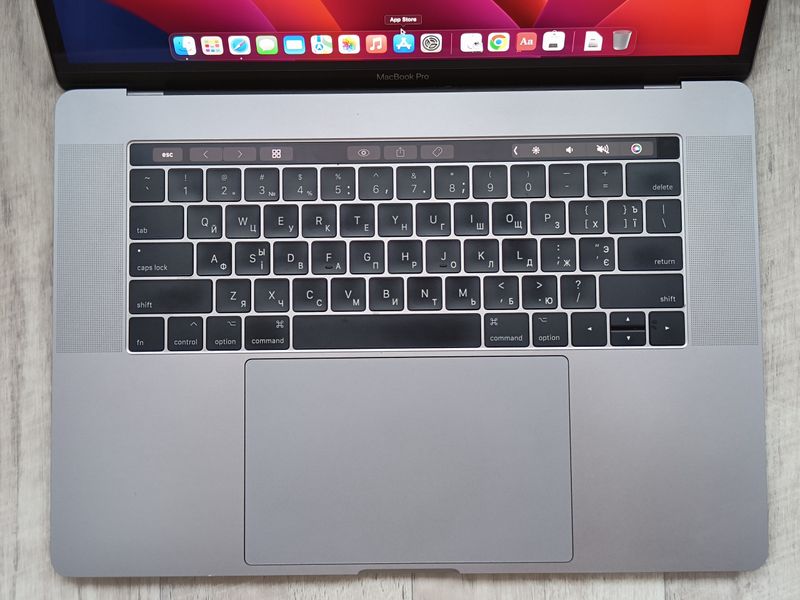 Apple A1707 MacBook Pro 2017(i7-7920HQ, 16GB, 2TB, Radeon 560) laptop_00057 фото