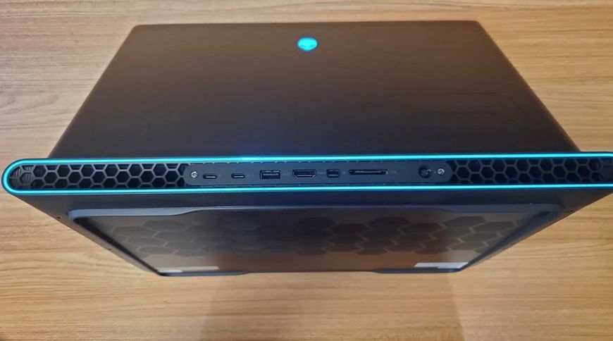 Dell Alienware M18 R1 (Intel Core i9-13980HX, 32GB, 2TB SSD, RTX 4090 16GB, CherryMX)  laptop_alienware_18_4090 фото