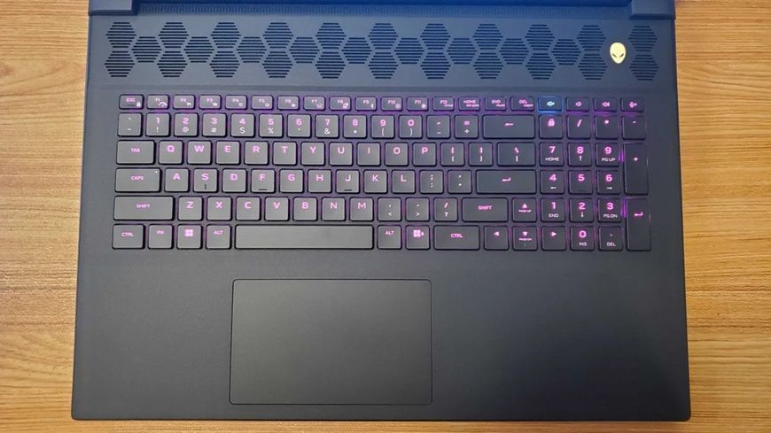 Dell Alienware M18 R1 (Intel Core i9-13980HX, 32GB, 2TB SSD, RTX 4090 16GB, CherryMX)  laptop_alienware_18_4090 фото