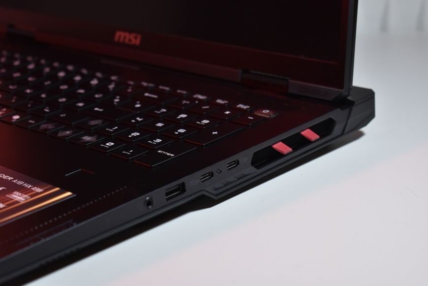 MSI Raider A18 HX A7VHG (AMD Ryzen 9 7945HX3D, 64GB, 2TB SSD, RTX 4080 12GB) laptop_msi_4080_18 фото