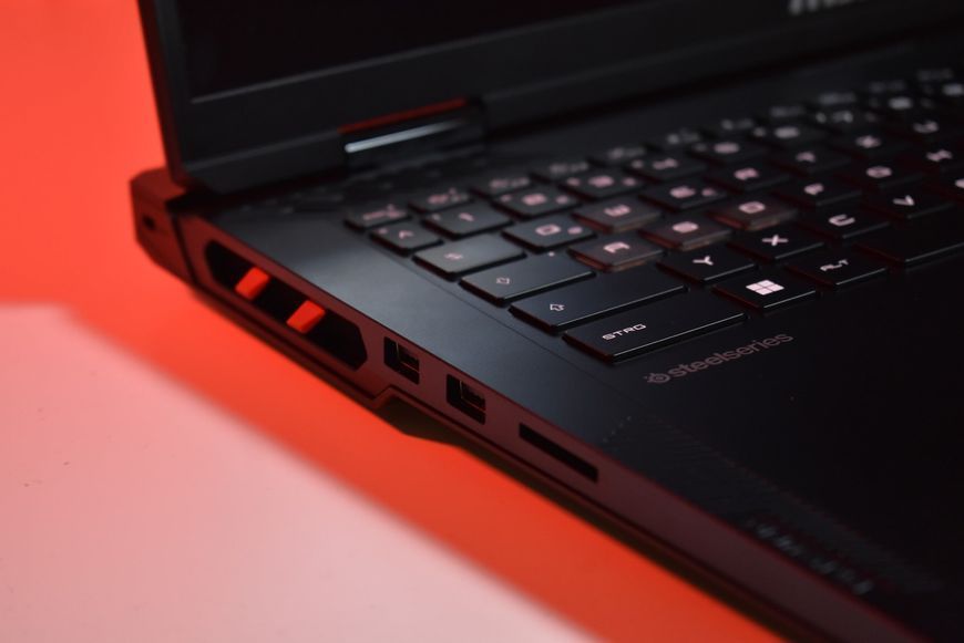 MSI Raider A18 HX A7VHG (AMD Ryzen 9 7945HX3D, 64GB, 2TB SSD, RTX 4080 12GB) laptop_msi_4080_18 фото