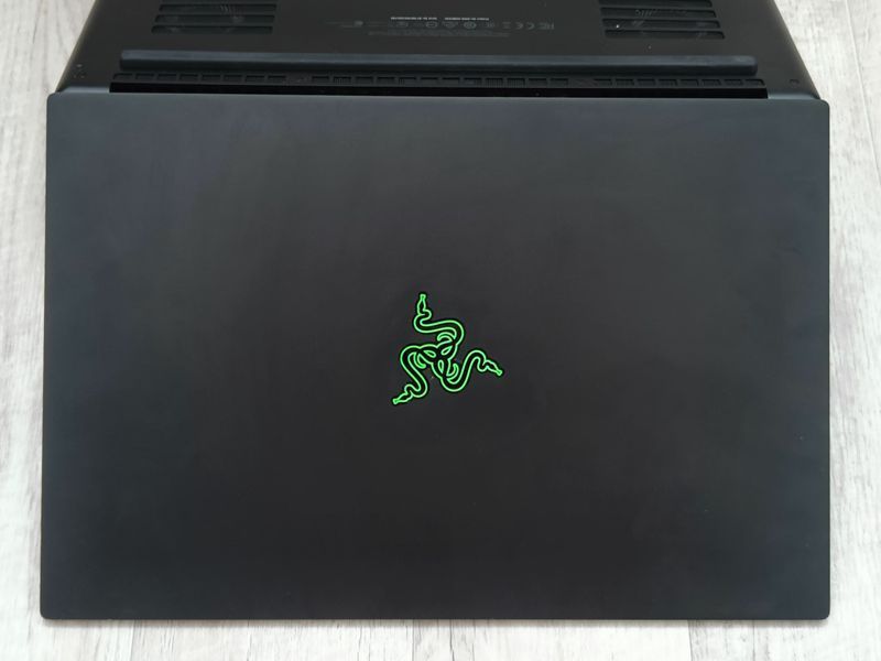Razer Blade 15 RZ09-0288 (Intel Core i7-8750H, 16GB, 512GB SSD, RTX 2070 8GB) laptop_razer_15_2060 фото