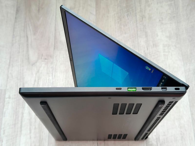 Razer Blade 15 RZ09-0288 (Intel Core i7-8750H, 16GB, 512GB SSD, RTX 2070 8GB) laptop_razer_15_2060 фото