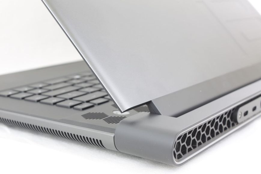 Dell Alienware M16 R1 (AMD Ryzen 9 7845HX, 16GB, 1TB SSD, RTX 4080 12GB) laptop_alienware_16_4080 фото